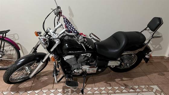 HONDA SHADOW 750 